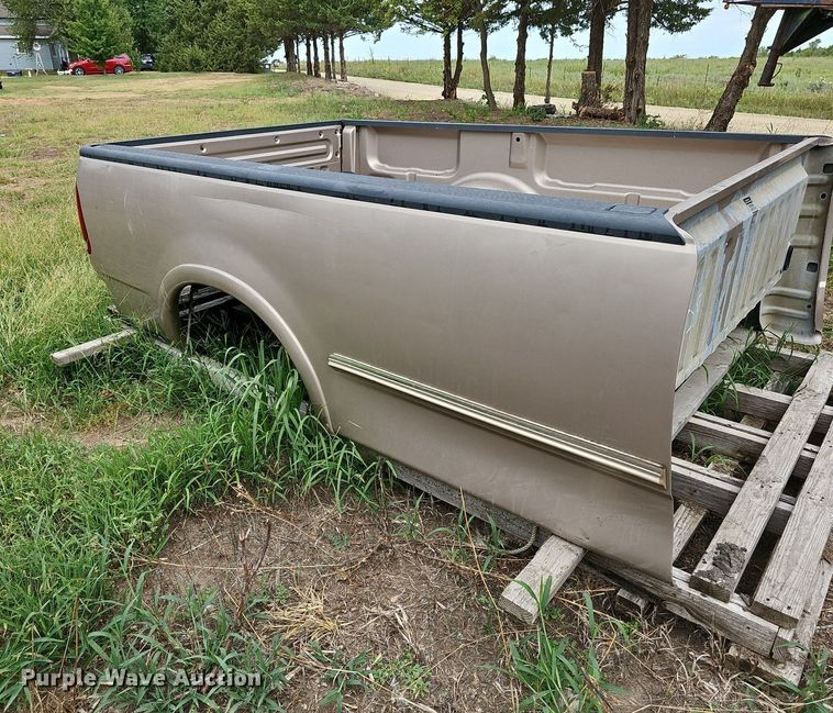 image for item NU9067 Ford F250  pickup truck bed