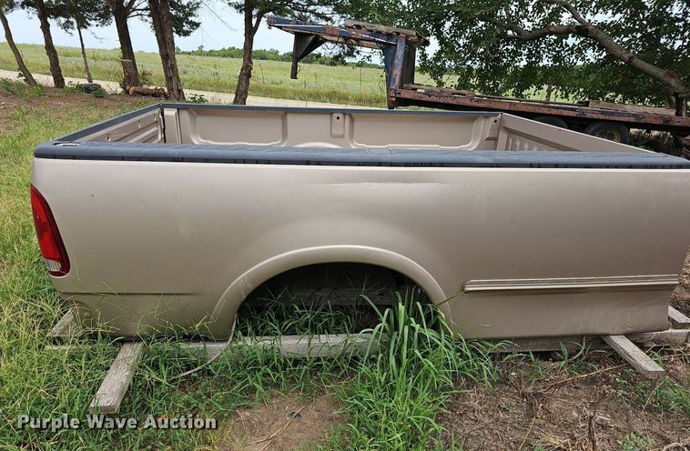 image for item NU9067 Ford F250  pickup truck bed