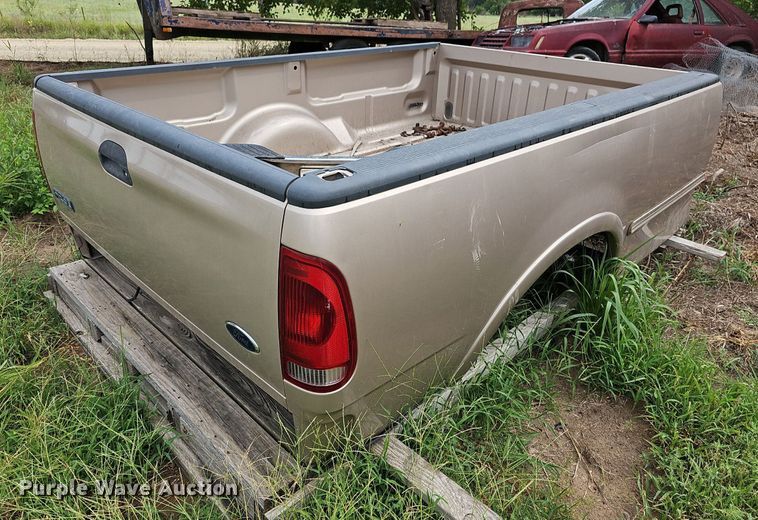 image for item NU9067 Ford F250  pickup truck bed