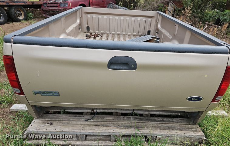 image for item NU9067 Ford F250  pickup truck bed