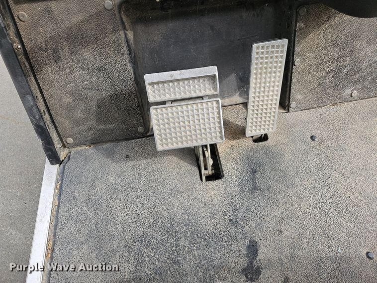 image for item NU9084 Yamaha Electric  golf cart