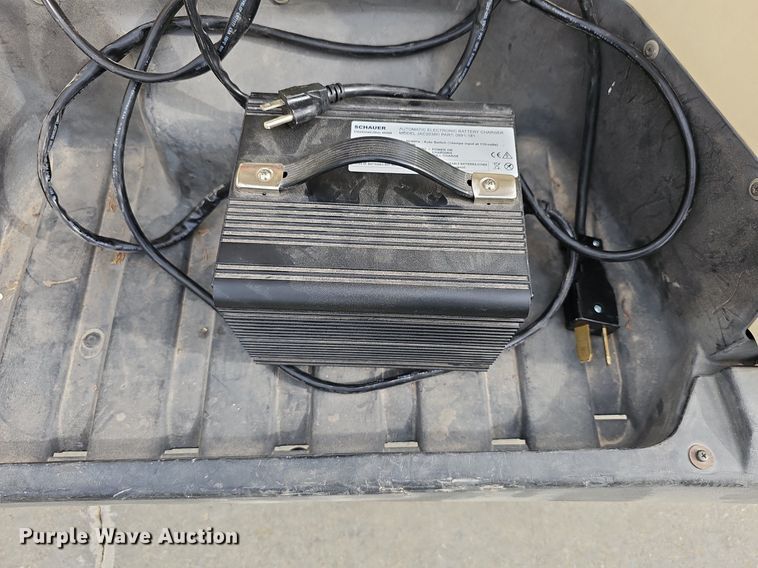 image for item NU9084 Yamaha Electric  golf cart