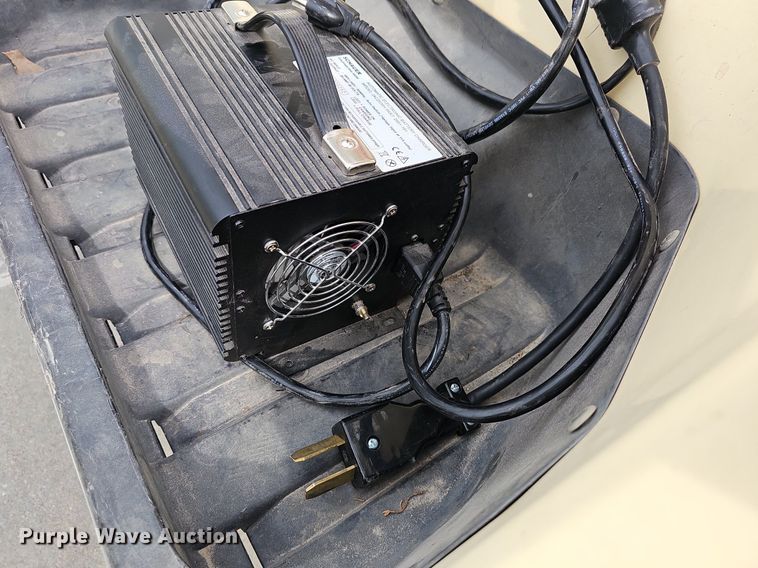 image for item NU9084 Yamaha Electric  golf cart