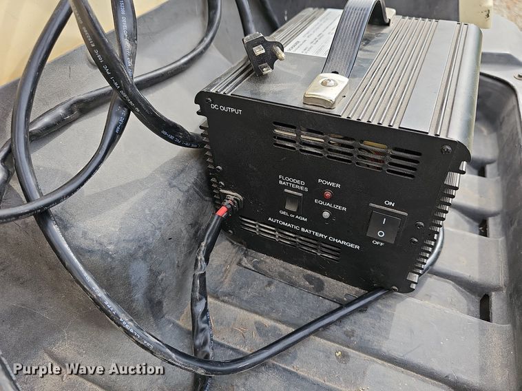 image for item NU9084 Yamaha Electric  golf cart