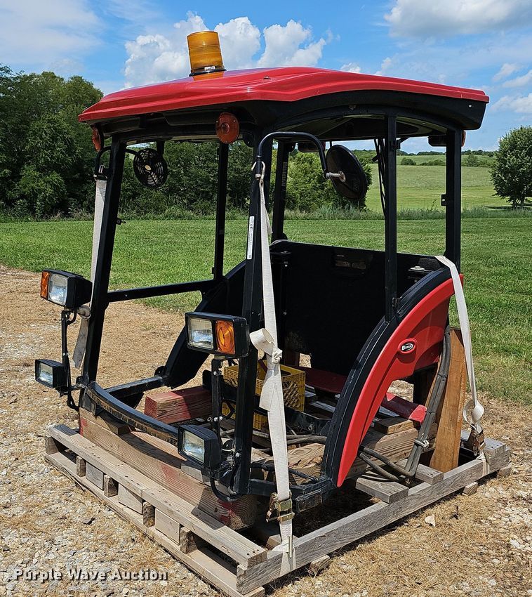 image for item NU9135 Toro  enclosed cab