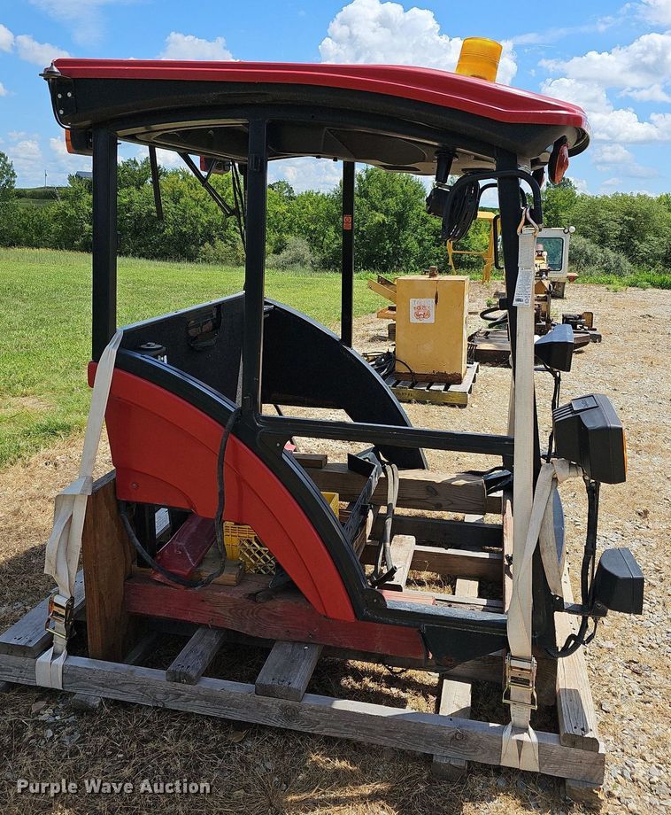 image for item NU9135 Toro  enclosed cab