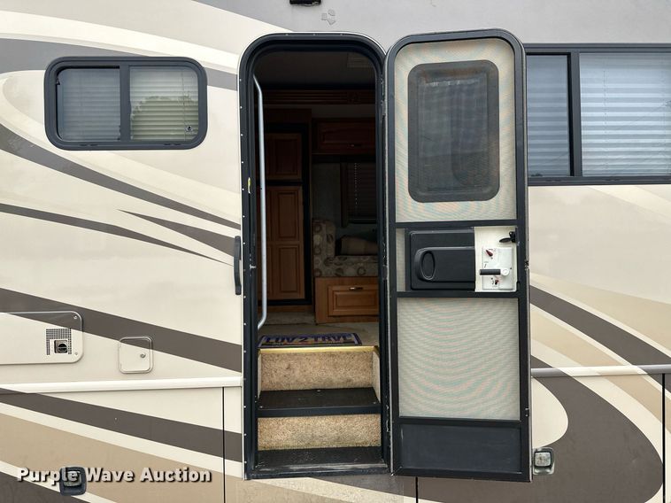 image for item NY9249 2007 Fleetwood Terra LX  RV