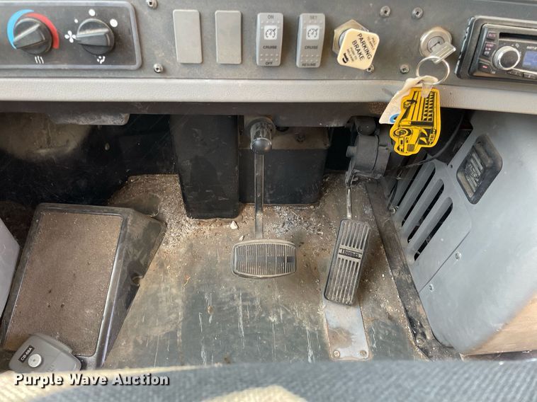 image for item NY9556 2009 Thomas Built Saf-T-Liner  bus