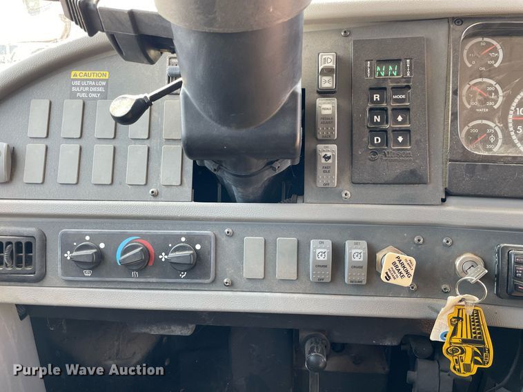 image for item NY9556 2009 Thomas Built Saf-T-Liner  bus