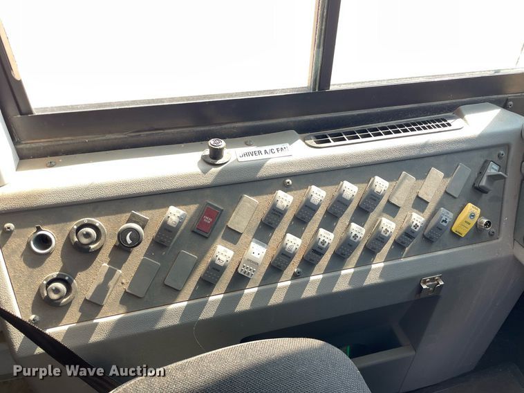 image for item NY9556 2009 Thomas Built Saf-T-Liner  bus