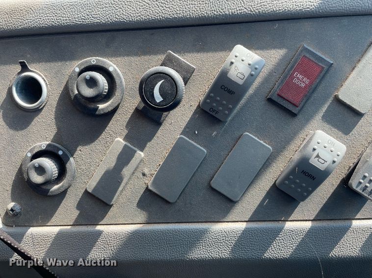 image for item NY9556 2009 Thomas Built Saf-T-Liner  bus