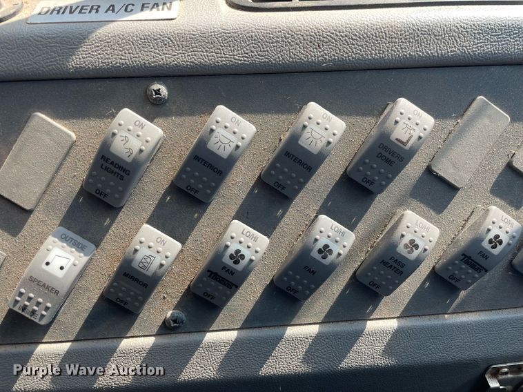 image for item NY9556 2009 Thomas Built Saf-T-Liner  bus