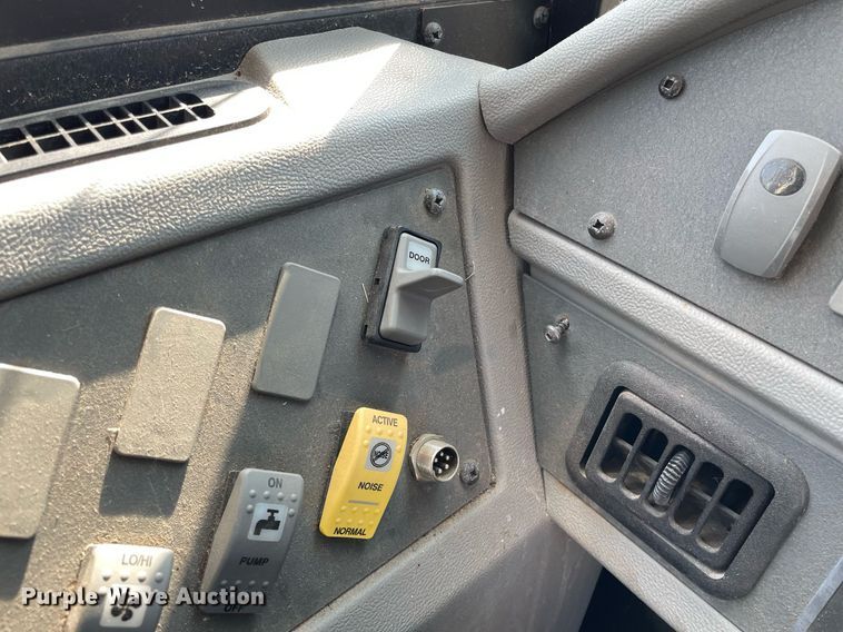 image for item NY9556 2009 Thomas Built Saf-T-Liner  bus