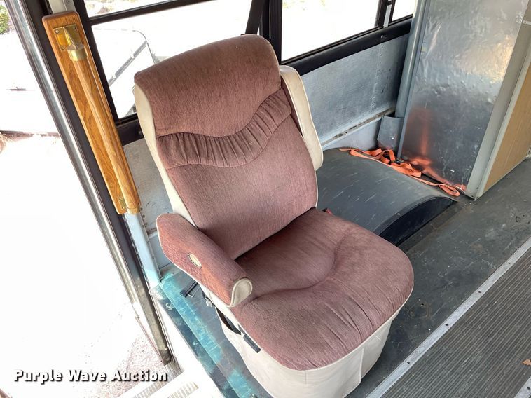 image for item NY9556 2009 Thomas Built Saf-T-Liner  bus