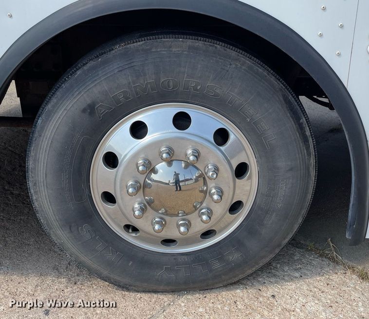 image for item NY9556 2009 Thomas Built Saf-T-Liner  bus