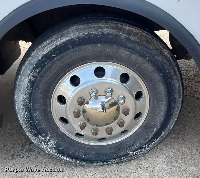 image for item NY9556 2009 Thomas Built Saf-T-Liner  bus