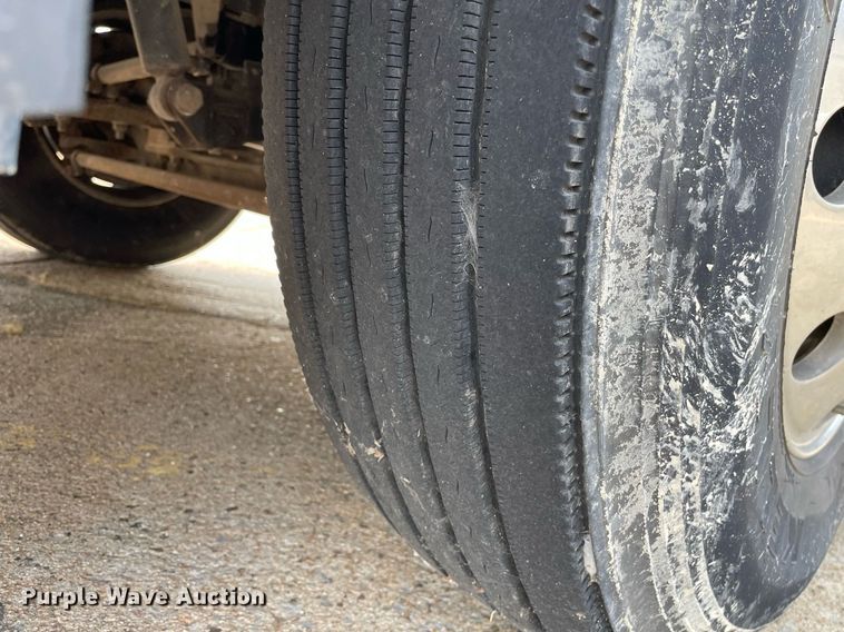 image for item NY9556 2009 Thomas Built Saf-T-Liner  bus