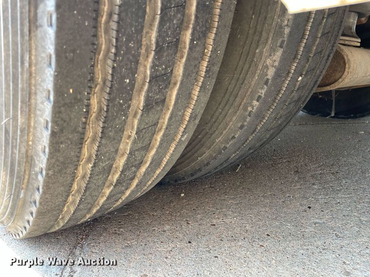 image for item NY9556 2009 Thomas Built Saf-T-Liner  bus