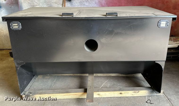 image for item OC9130 Crownline S32  cake feeder