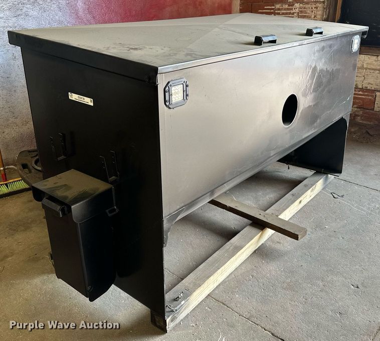 image for item OC9130 Crownline S32  cake feeder