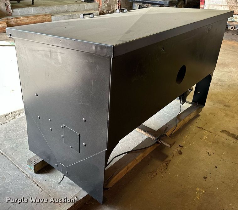 image for item OC9130 Crownline S32  cake feeder