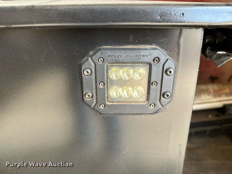 image for item OC9130 Crownline S32  cake feeder