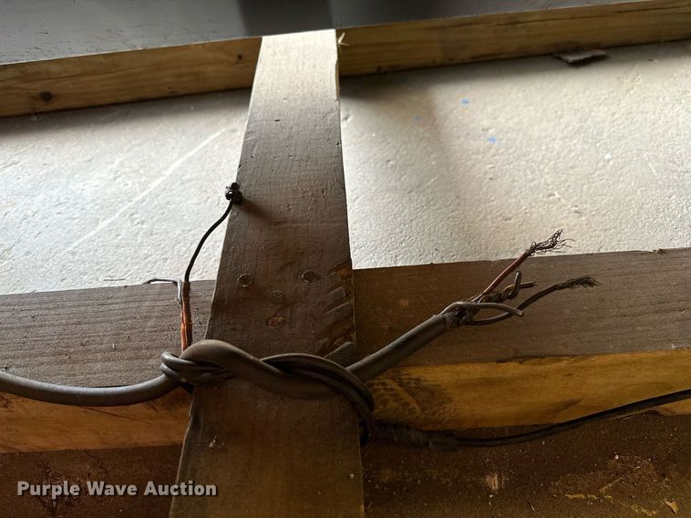 image for item OC9130 Crownline S32  cake feeder