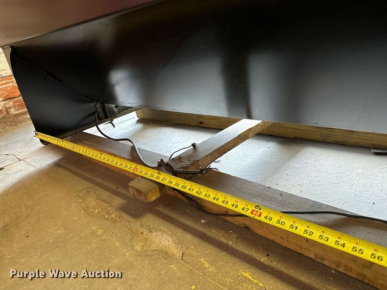 image for item OC9130 Crownline S32  cake feeder