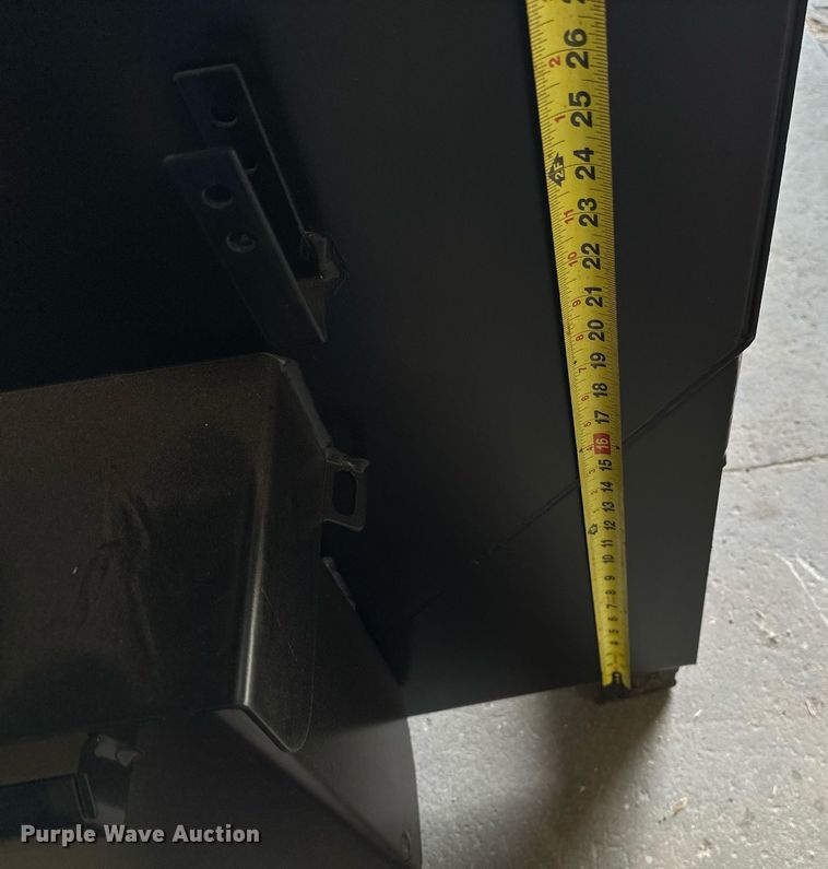 image for item OC9130 Crownline S32  cake feeder