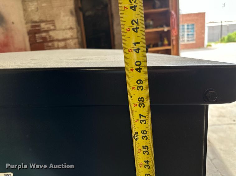 image for item OC9130 Crownline S32  cake feeder