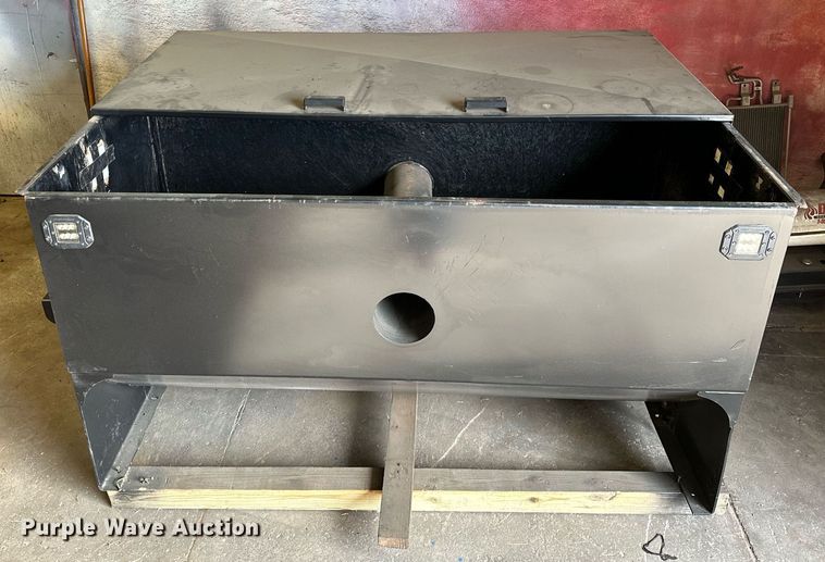 image for item OC9130 Crownline S32  cake feeder