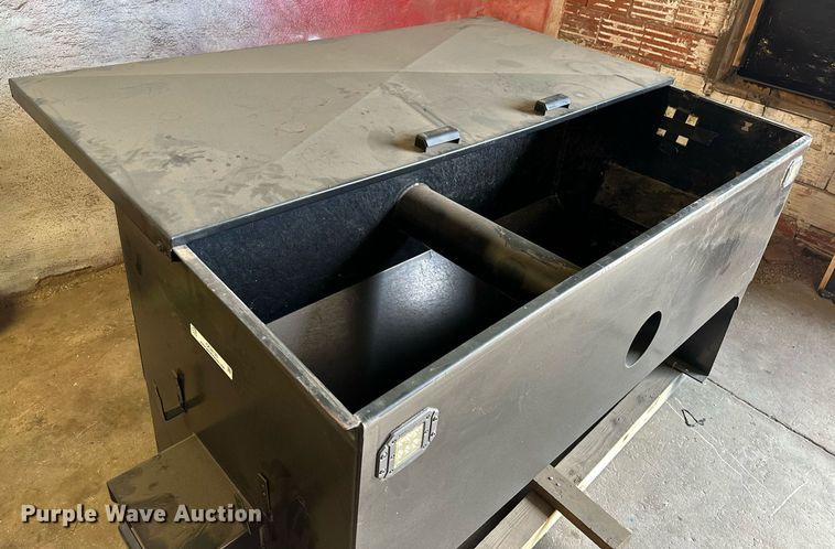 image for item OC9130 Crownline S32  cake feeder