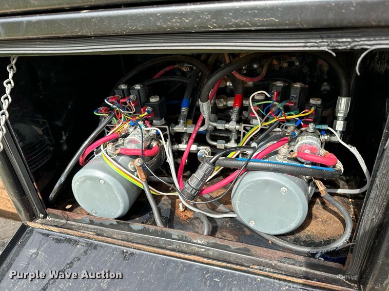 image for item OC9131 Crownline ABD 102  hydraulic bale bed