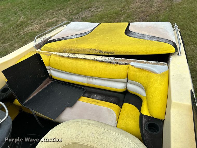 image for item OG9138 1991 Baja 270  boat