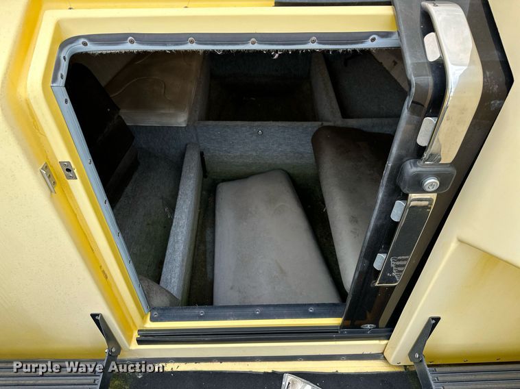 image for item OG9138 1991 Baja 270  boat