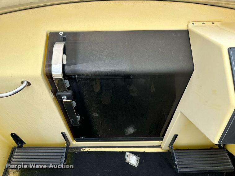 image for item OG9138 1991 Baja 270  boat