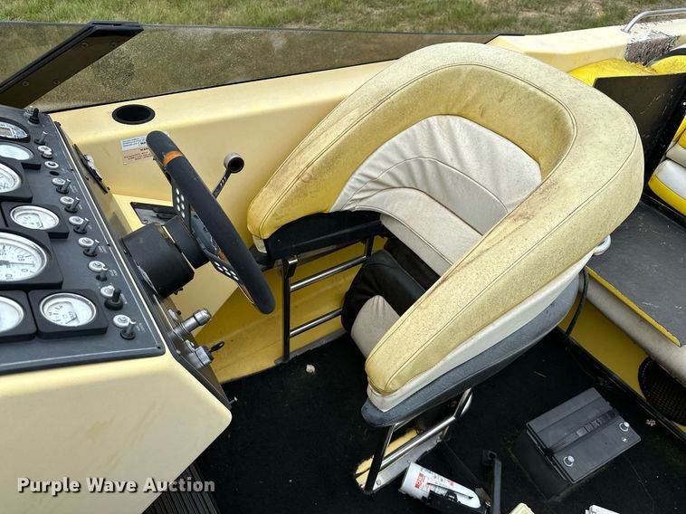 image for item OG9138 1991 Baja 270  boat