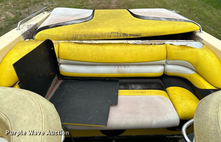 image for item OG9138 1991 Baja 270  boat