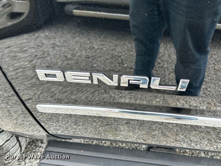 image for item OK9738 2016 GMC Yukon XL Denali  SUV