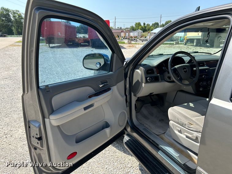 image for item OK9754 2007 Chevrolet Suburban LT  SUV