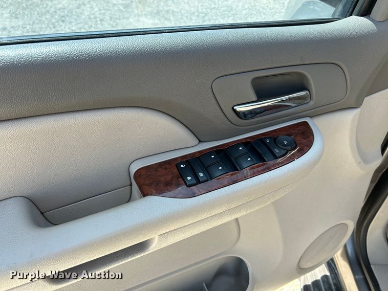 image for item OK9754 2007 Chevrolet Suburban LT  SUV