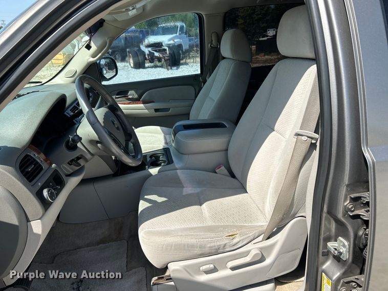 image for item OK9754 2007 Chevrolet Suburban LT  SUV