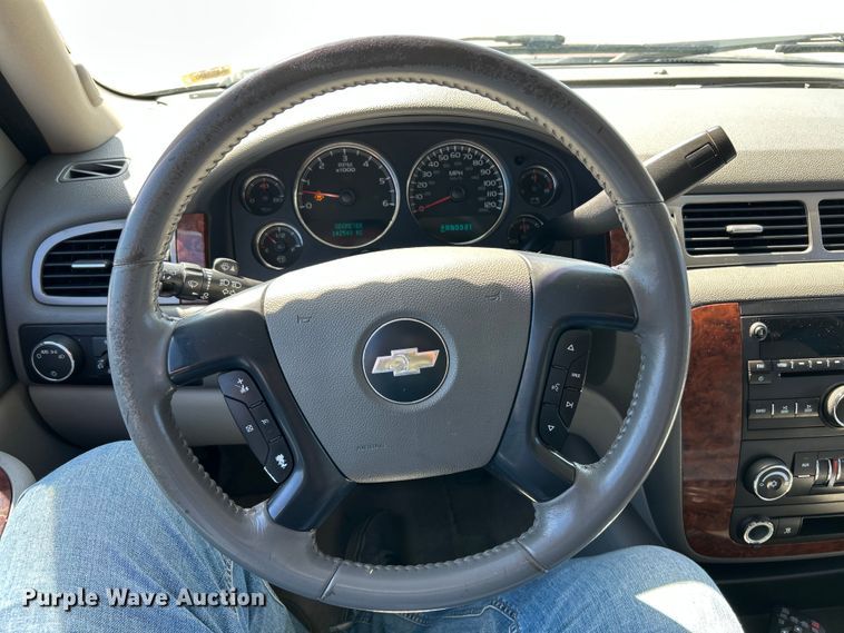 image for item OK9754 2007 Chevrolet Suburban LT  SUV