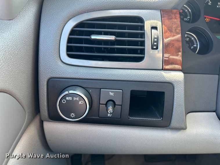 image for item OK9754 2007 Chevrolet Suburban LT  SUV