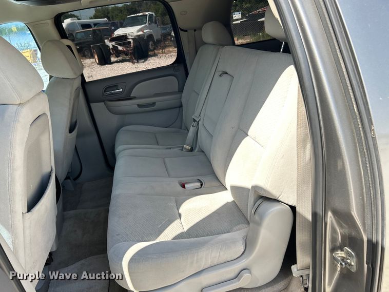 image for item OK9754 2007 Chevrolet Suburban LT  SUV