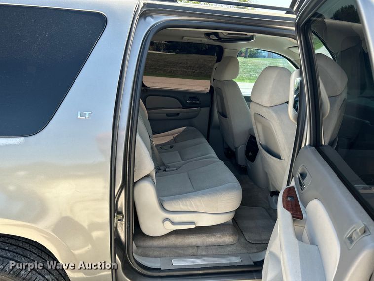image for item OK9754 2007 Chevrolet Suburban LT  SUV