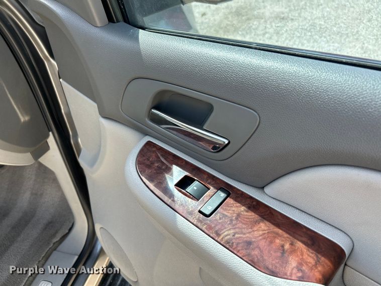 image for item OK9754 2007 Chevrolet Suburban LT  SUV