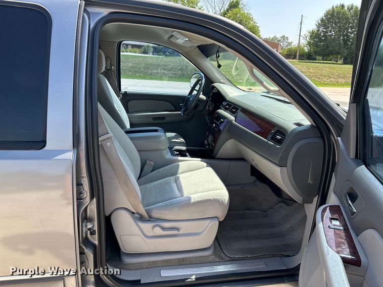 image for item OK9754 2007 Chevrolet Suburban LT  SUV