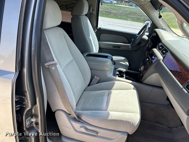 image for item OK9754 2007 Chevrolet Suburban LT  SUV