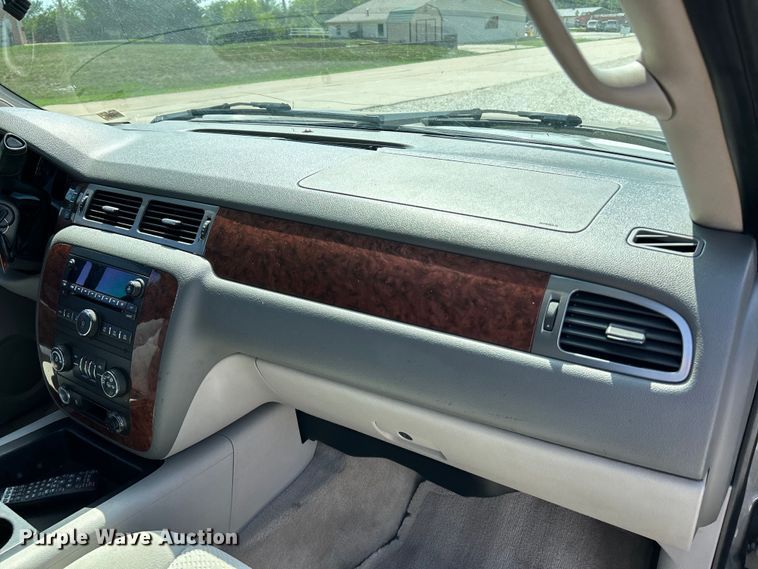 image for item OK9754 2007 Chevrolet Suburban LT  SUV